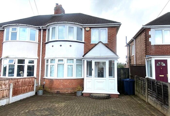 3 Bedroom Semi-Detached House To Rent In Mildenhall Road, Great Barr, Birmingham, West Midlands, B42
