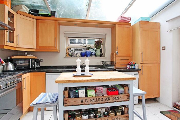 1 Bedroom Flat To Rent In Sinclair Road, Brook Green, Hammersmith, W14