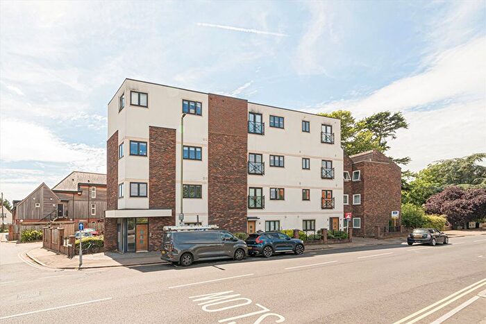 1 Bedroom Flat To Rent In High Street, Egham, TW20