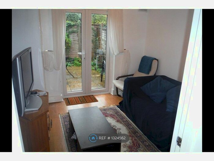 2 Bedroom Flat To Rent In Rattray Road, Brixton, London SW2