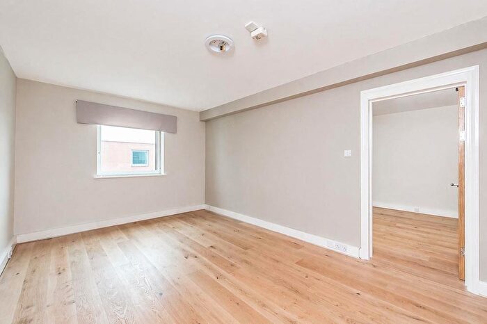 1 Bedroom Flat To Rent In The Quadrangle, Paddington, London, W2