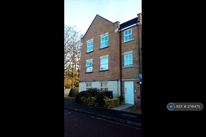 3 Bedroom Flat To Rent In Wren Close, Stapleton, Bristol, BS16