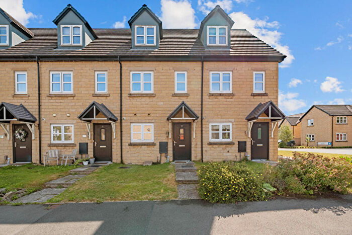 3 Bedroom Semi-Detached House For Sale In Water Meadow Drive, Denholme, Bradford., BD13