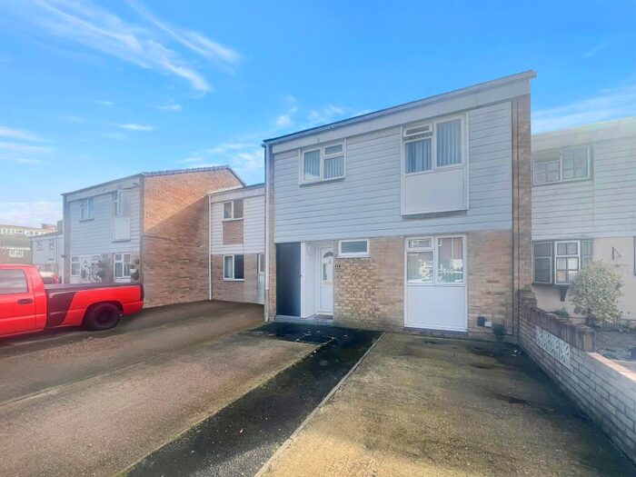 3 Bedroom House To Rent In Saturn Close, Lordshill, Southampton, SO16