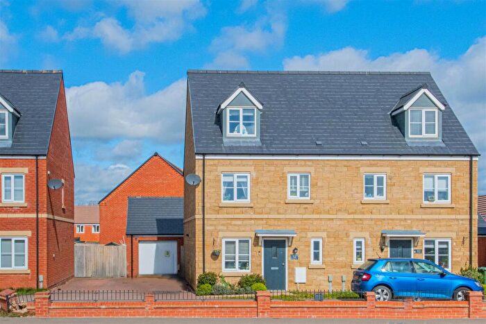 4 Bedroom Semi Detached House For Sale In Fallow Road, Rothwell, NN14