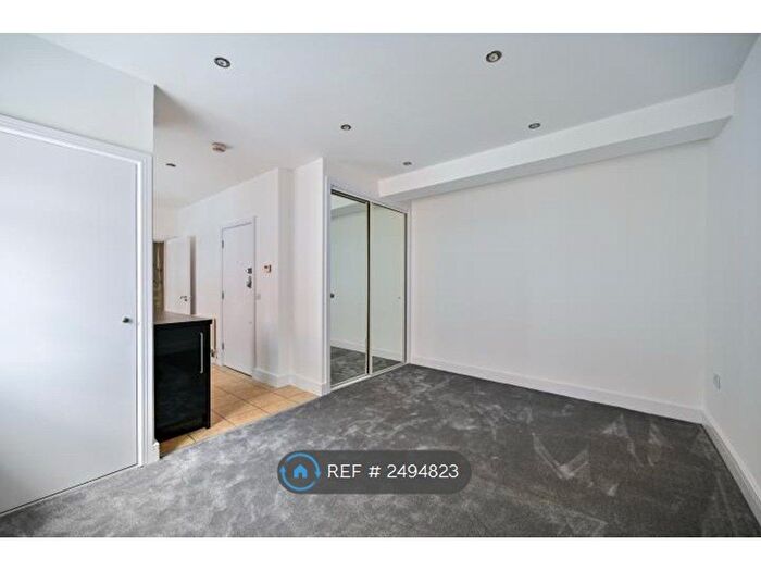 Studio To Rent In Balaclava Road, Surbiton, KT6