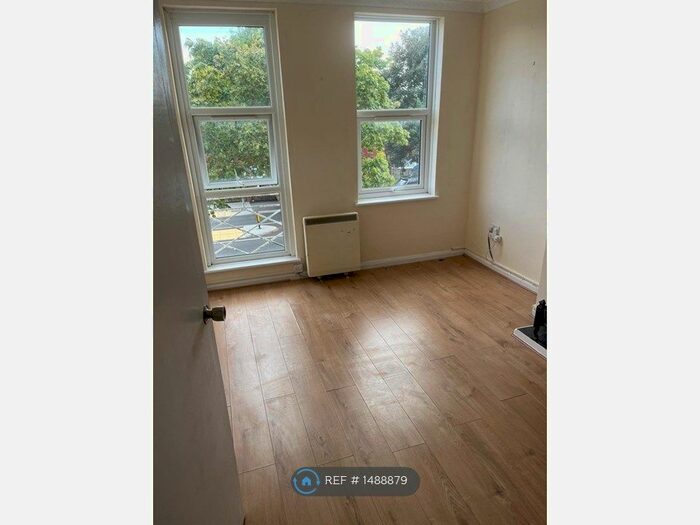 1 Bedroom Flat To Rent In Kingshill Avenue, Hayes, UB4