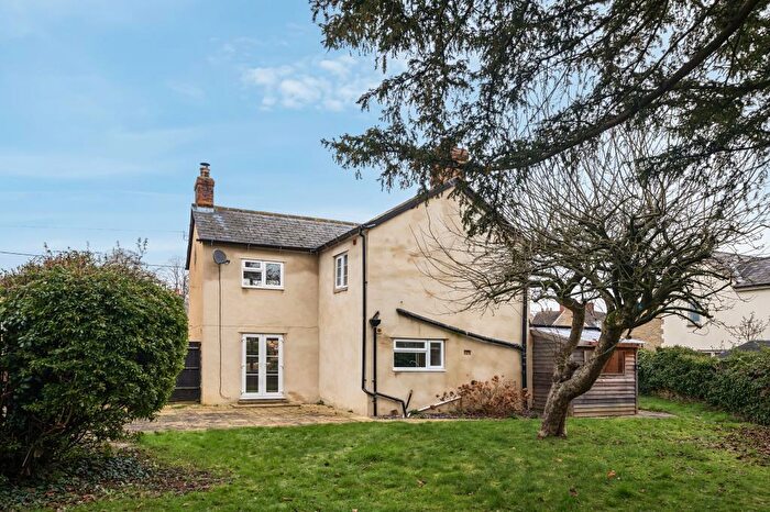 4 Bedroom Detached House To Rent In North Street, Fritwell, OX27