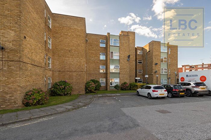 2 Bedroom Flat For Sale In Chelsea Close, London, NW10