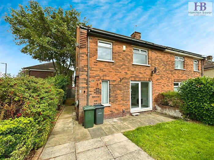 3 Bedroom Semi Detached House To Rent In Lingdale Road, Bradford, BD6