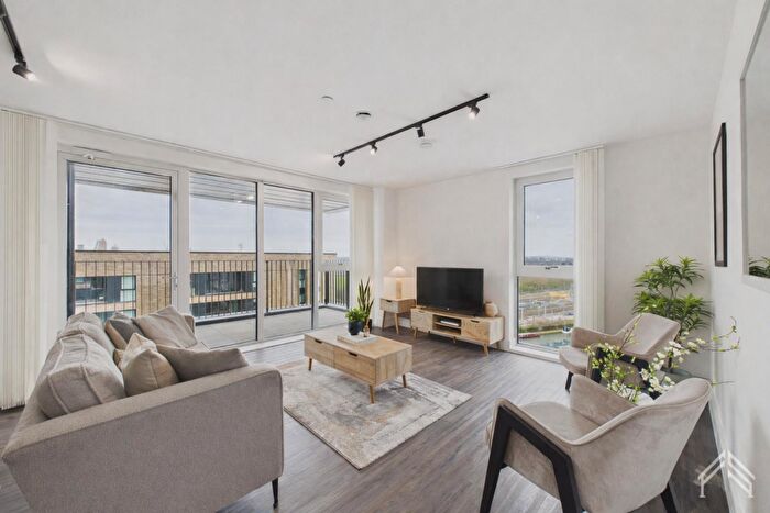 3 Bedroom Apartment To Rent In Waterway House, North Kensington London, NW10