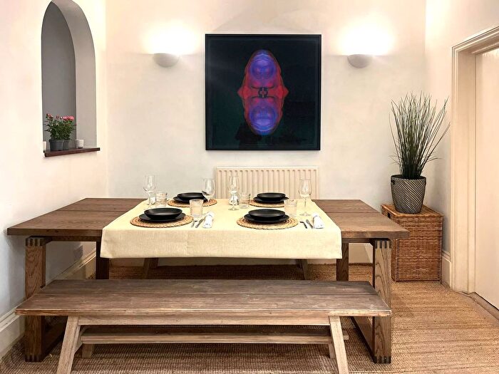 2 Bedroom Flat For Sale In Finborough Road, Chelsea, London, SW10