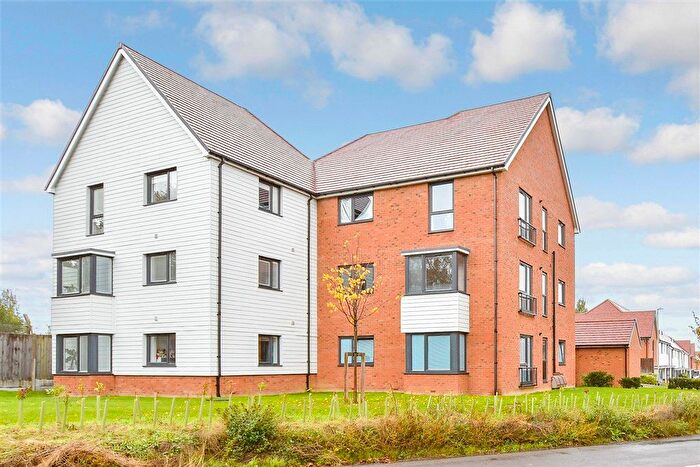 2 Bedroom Flat For Sale In Smedley Road, Faversham, Kent, ME13