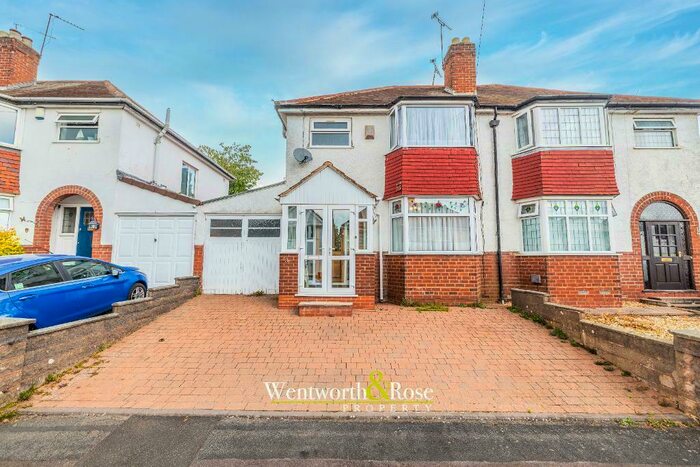 3 Bedroom Semi-Detached House For Sale In Sunnybank Road, Oldbury, Birmingham, B68