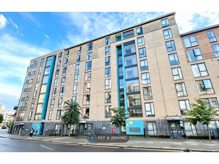 2 Bedroom Flat To Rent In Crawford Court, London, NW9