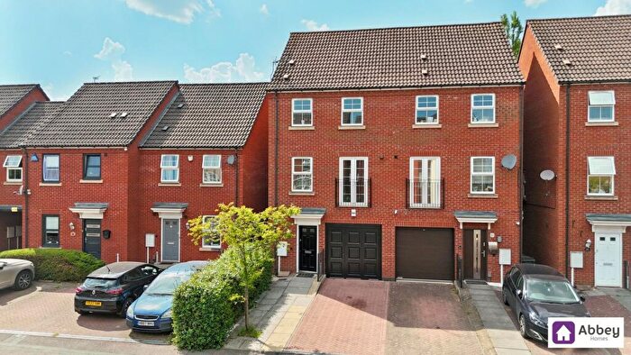 4 Bedroom Semi-Detached House For Sale In Larchmont Road, Leicester, LE4