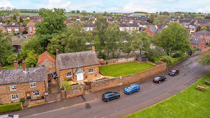 2 Bedroom Detached House For Sale In High Street, Finedon, NN9