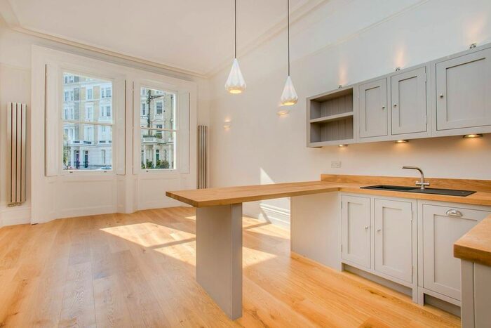2 Bedroom Flat To Rent In Ladbroke Gardens, Notting Hill, London, W11