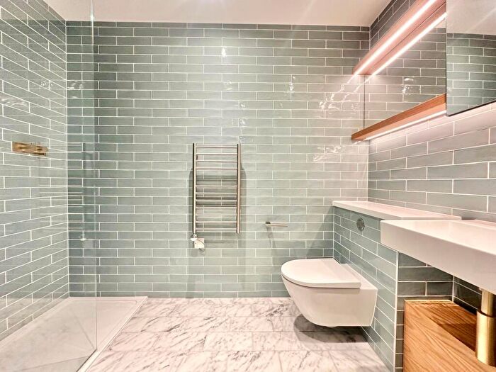 1 Bedroom Flat To Rent In High St, Brentford, TW8