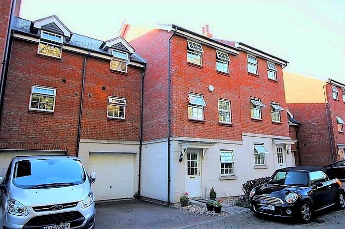 4 Bedroom Semi-Detached House To Rent In Copenhagen Way, Norwich, NR3