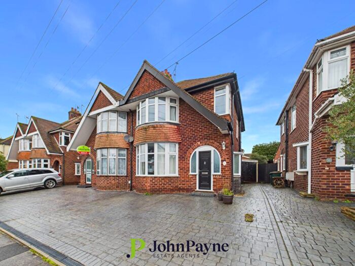 3 Bedroom Semi Detached House For Sale In Seedfield Croft, Cheylesmore, Coventry, CV3