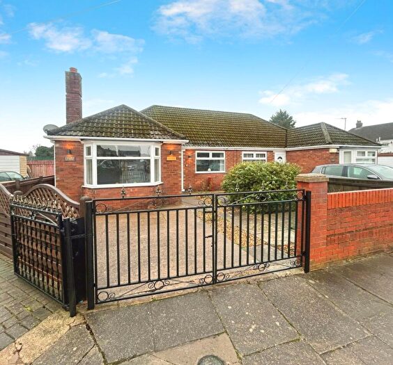 3 Bedroom Bungalow To Rent In Salsbury Avenue, Grimsby, Lincolnshire, DN34