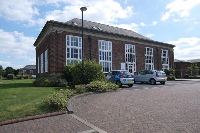 2 Bedroom Flat To Rent In Elizabeth Court, Queens Manor, FY8