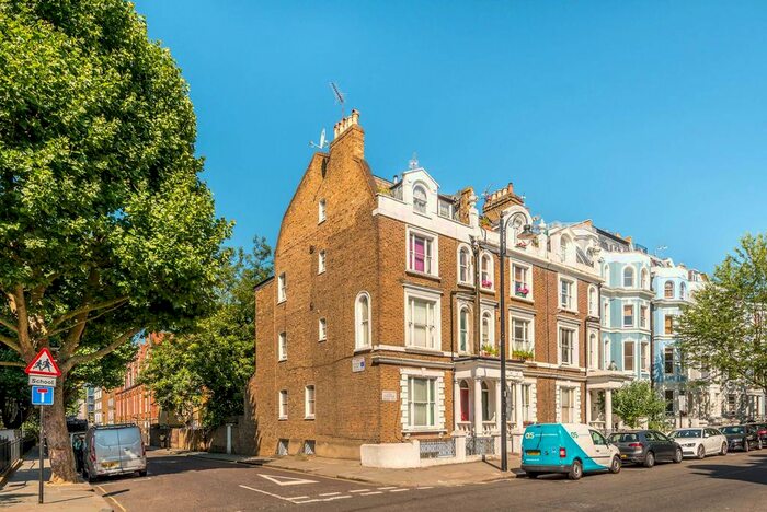 3 Bedroom Flat To Rent In Colville Road, Westbourne Grove, London, W11