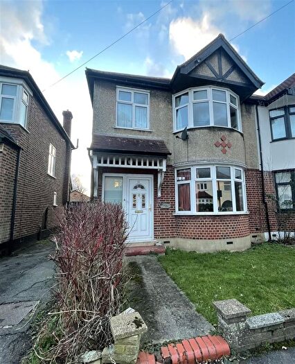 3 Bedroom Semi Detached House For Sale In Hill Crest, Potters Bar, EN6