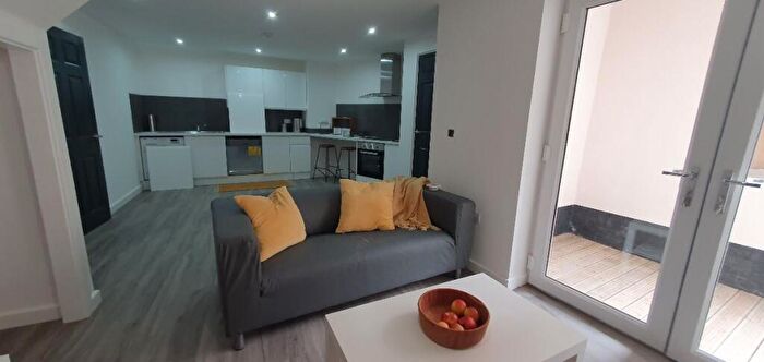 2 Bedroom Apartment To Rent In Henry Road, Nottingham, NG7