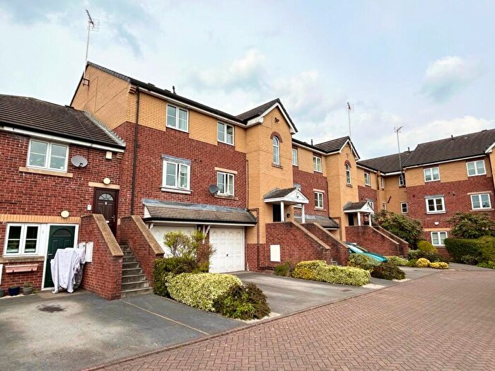 3 Bedroom Flat To Rent In Cherry Court, Headingley, Leeds, LS6