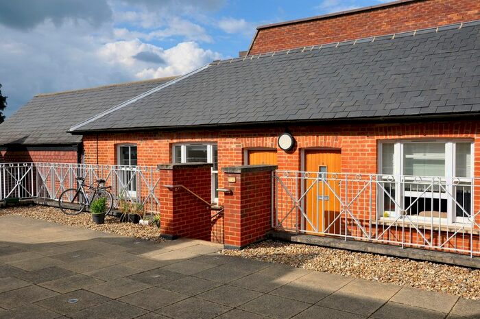 1 Bedroom Flat To Rent In High Street, Dorking, RH4