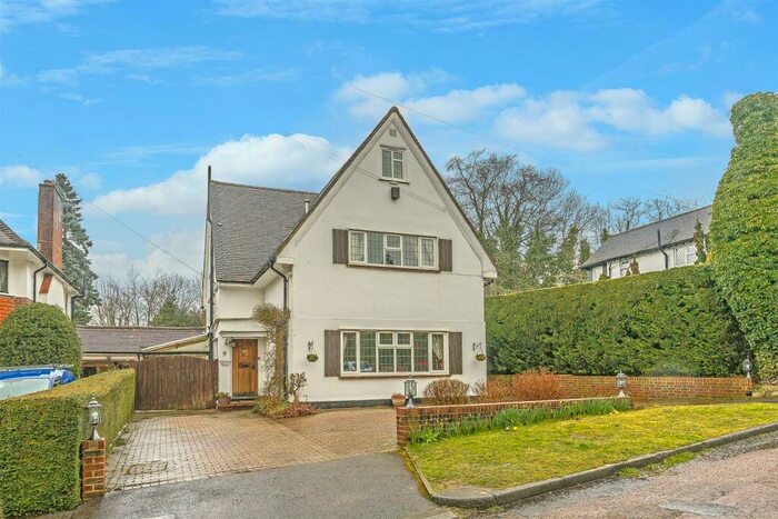 5 Bedroom Detached House To Rent In Stagbury Close, Chipstead, Coulsdon, CR5