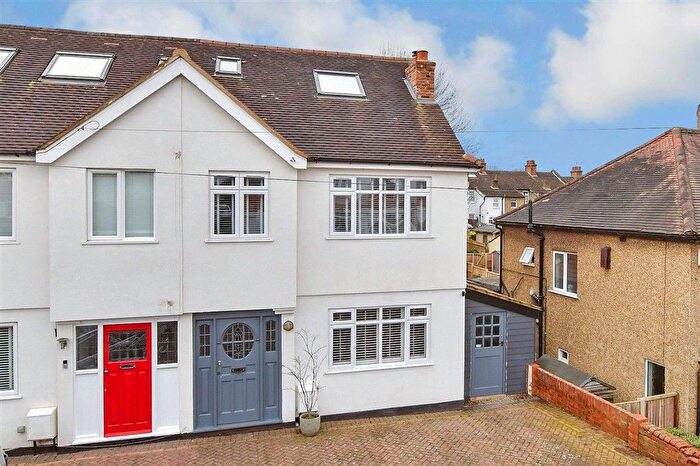 4 Bedroom Semi Detached House For Sale In Kingsdown Road, Sutton, Surrey, SM3