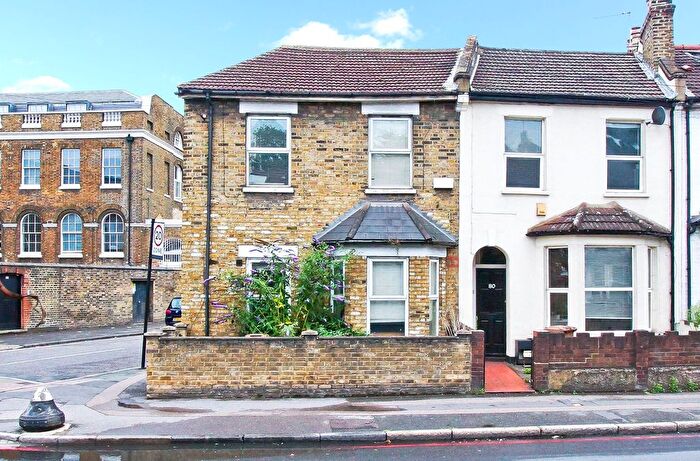 2 Bedroom Flat To Rent In Kenworthy Road, London, E9