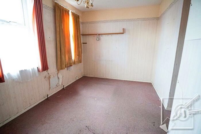 1 Bedroom Flat For Sale In Dover Road East, Gravesend, DA11