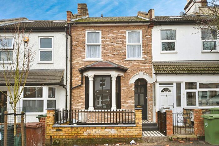 2 Bedroom Flat For Sale In Carlton Road, Walthamstow, E17