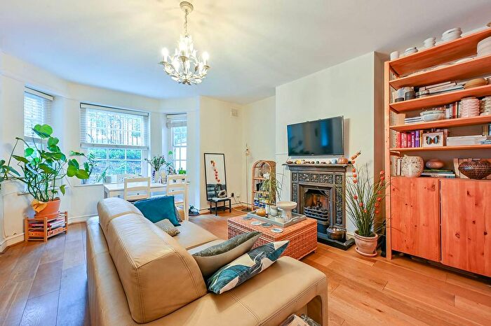 2 Bedroom Flat To Rent In Gunterstone Road, Hammersmith, London, W14