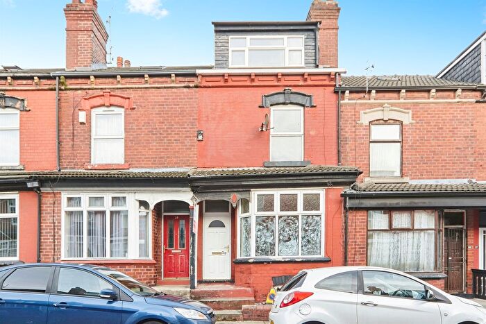 4 Bedroom Terraced House For Sale In Ruthven View, Leeds, LS8