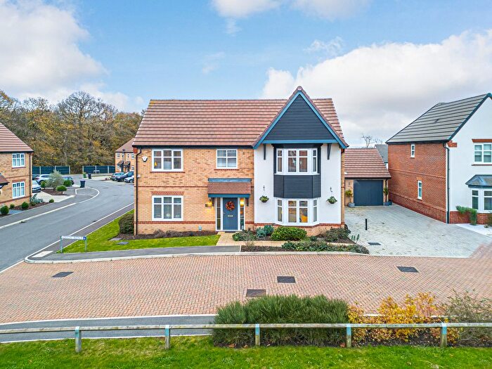 4 Bedroom Detached House For Sale In Regal Avenue, Hockley, SS5