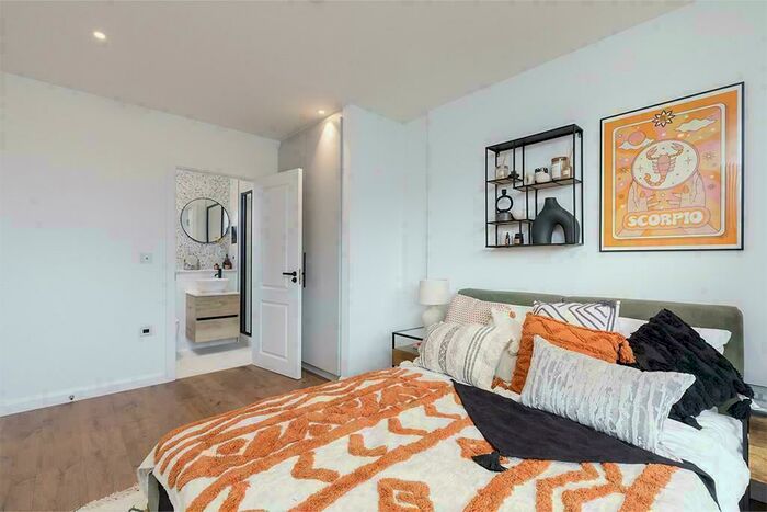 2 Bedroom Apartment For Sale In Yeo Street, Bow, London, E3
