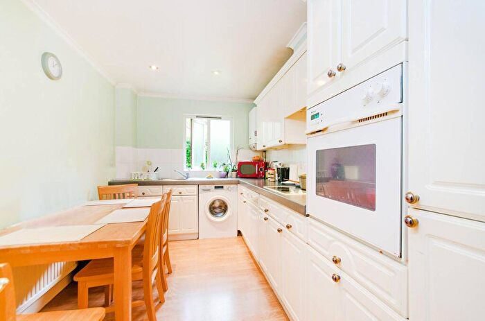 2 Bedroom Flat To Rent In Roxborough Park, Harrow On The Hill, Harrow, HA1