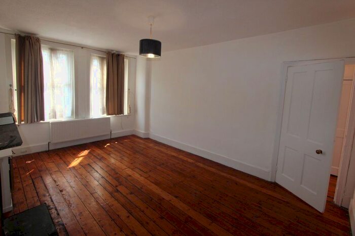 2 Bedroom Flat To Rent In Chapter Road, Willesden, NW2