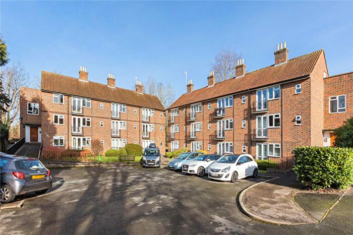 1 Bedroom Apartment For Sale In Westall Close, Hertford, Herts, SG13