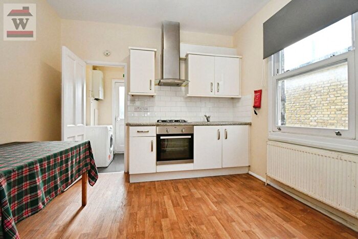 3 Bedroom Flat To Rent In Mafeking Avenue, Brentford, TW8