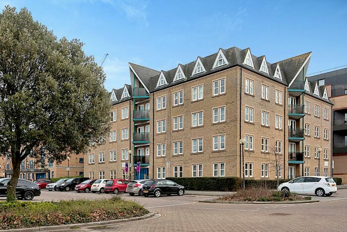 3 Bedroom Flat To Rent In Clarence House, North Row, MK9