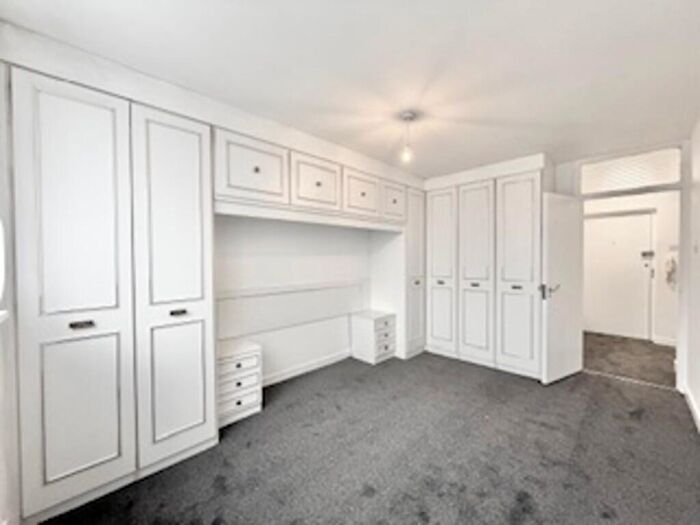 1 Bedroom Apartment To Rent In Holden Road, London, N12