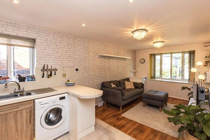1 Bedroom Flat To Rent In Stow Court, Gloucester Road, Cheltenham, GL51