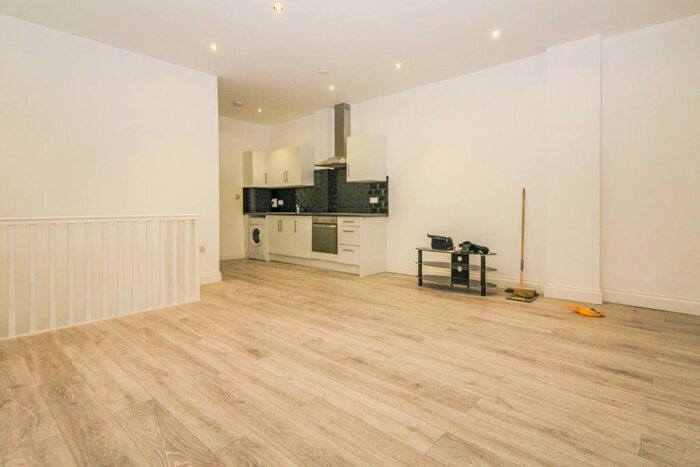 1 Bedroom Flat To Rent In Godwin Road, Forest Gate, London, E7