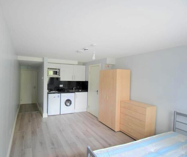 Studio To Rent In Kingsland Road, Dalston, London, E8